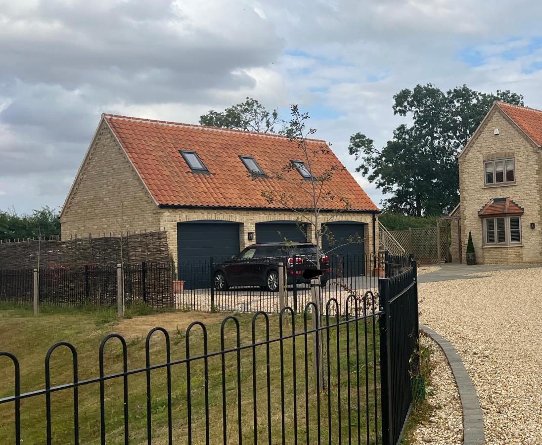 Entire Loft Space In Quiet Village Near Roman City Of Lincoln Kültér fotó