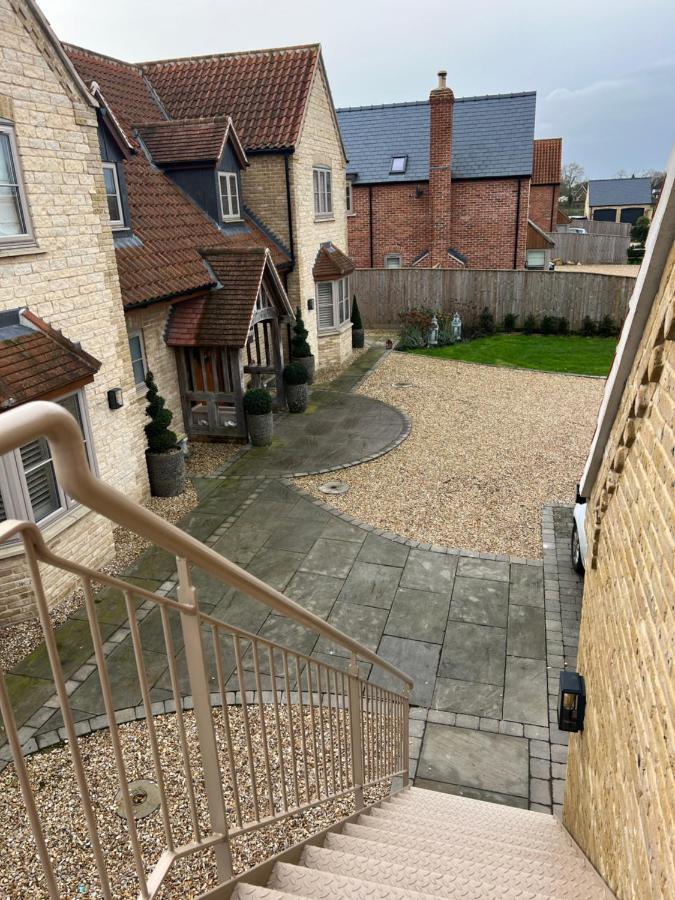 Entire Loft Space In Quiet Village Near Roman City Of Lincoln Kültér fotó